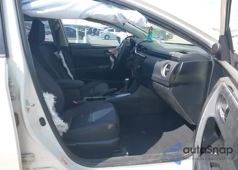 2017 Toyota Corolla Le z USA, uszkodzony, nr VIN 5YFBURHEXHP673249